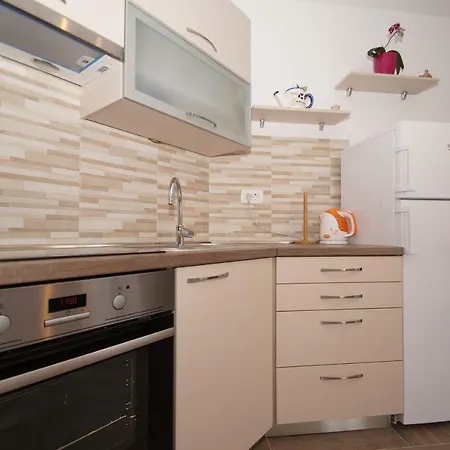 Andrea Apartamento Zrnovo